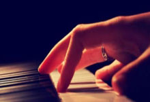 巴特勒在拜仁比赛中高光表现，出色防守引发热议！